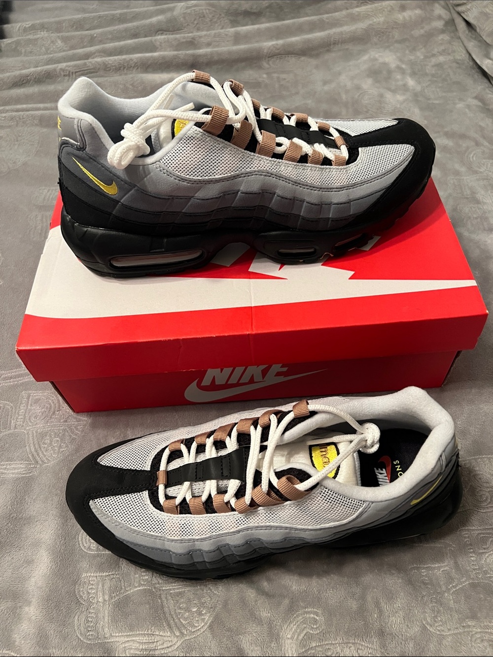 New Mens size 10.5 NIKE AIR MAX 95